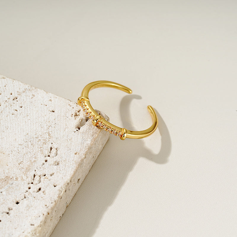 Minimalist cubic zirconia