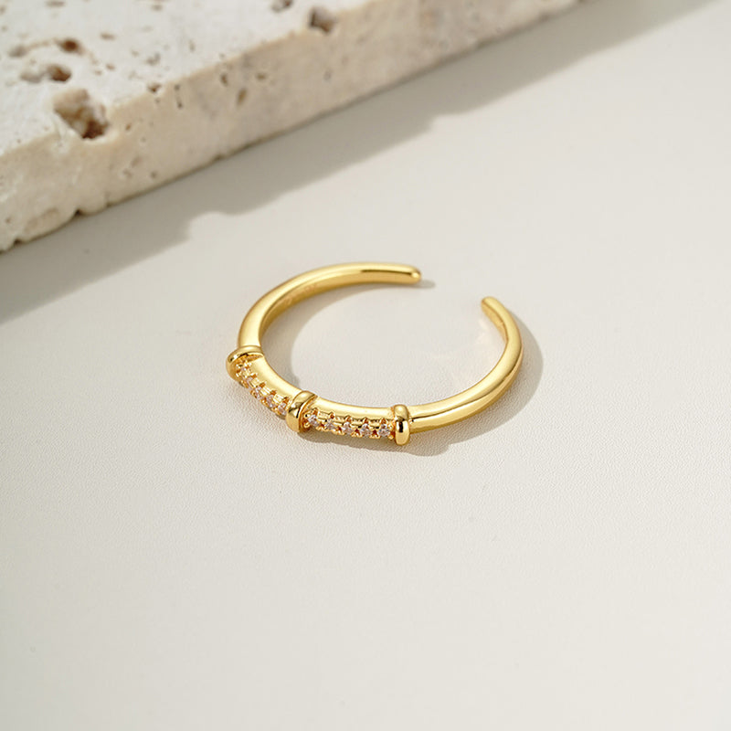 Minimalist cubic zirconia